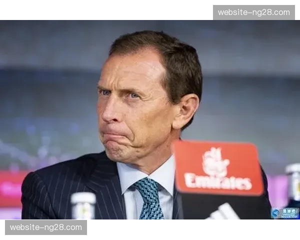 战术板:分析加的斯可能采用的深度防守策略应对皇马边路冲击